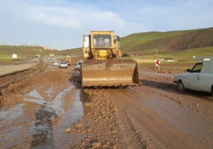 اجرای عملیات بازگشایی محورهای شهرستان دلگان
