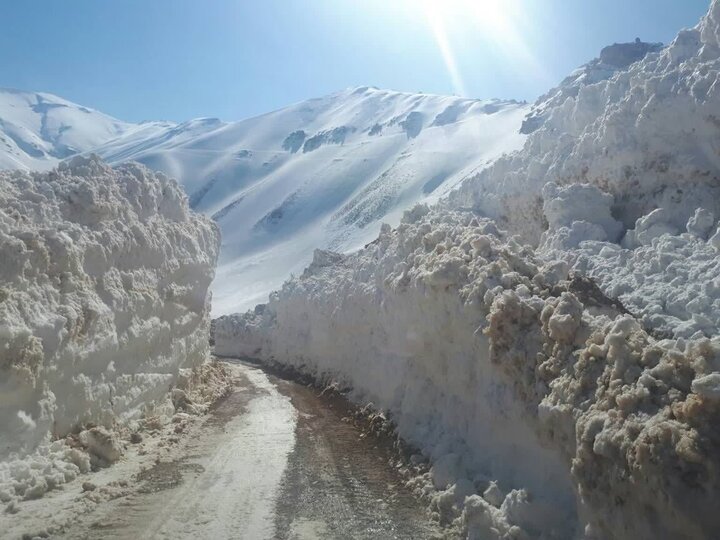 بازگشایی راههای ارتباطی ۷ روستای پشتکوه دوم فریدونشهر