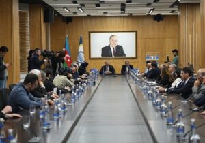 حضور و سخنرانی وزیر امور خارجه در دانشگاه دولتی باکو