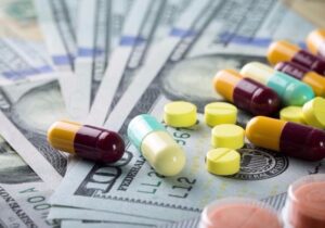 دارو گران می‌شود/ هشدار درباره ورشکستگی صنایع دارویی کشور
