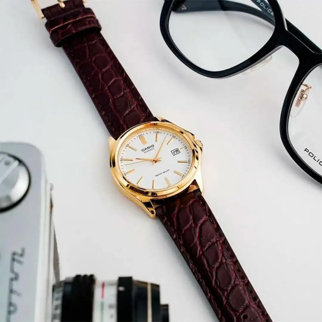 ساعت بند چرمی مارک دار