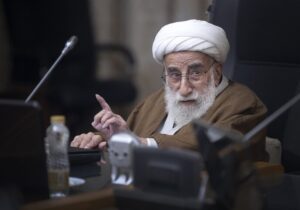 قوی کردن بنیه علمی بهترین راه مقابله با هجمه‌های فرهنگی است