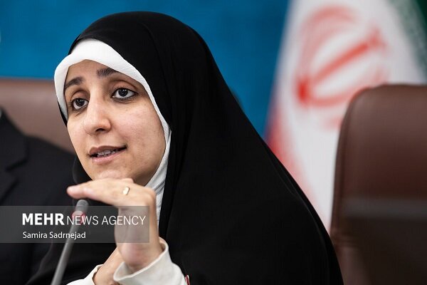 بهروزآذر: مسئولیت مدیران زنان فراتر از پرسنل دستگاه‌هاست