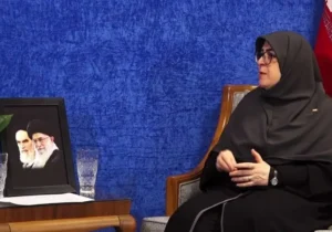 سخنگوی دولت بر سر مزار شهدای مدرسه میناب+ عکس