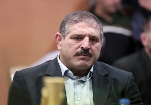 عباس جدیدی کلاشینکف بدست در ایست بازرسی+ عکس