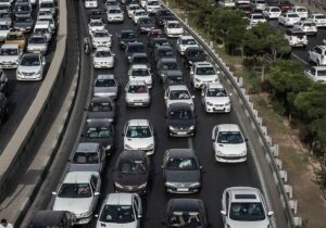 آخرین وضعیت ترافیکی و جوی محورهای مواصلاتی کشور / ترافیک سنگین در محورهای ورودی به تهران گزارش شد