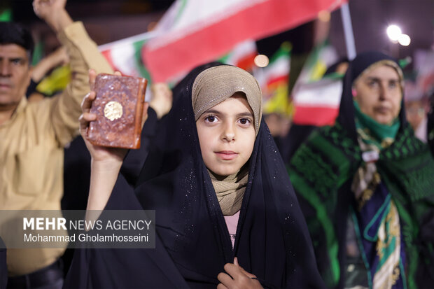 اجتماع باشکوه مردم ایلام در دفاع از کشور