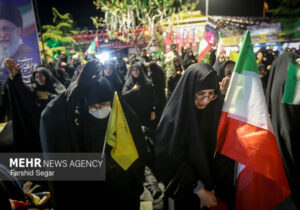 اجتماع باشکوه مردمی در تنکابن زیر باران