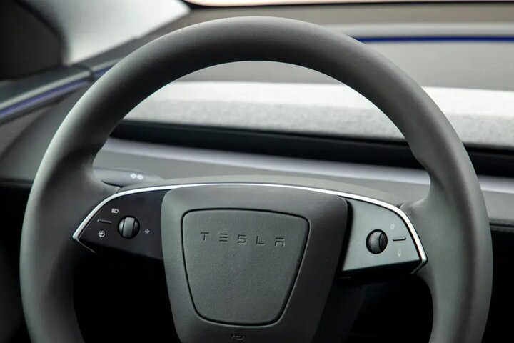 تسلا شکایت مرگ یک نوجوان در خودرویش را تسویه کرد