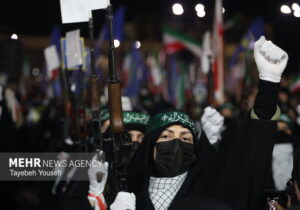 حضور پرشور مردم ایلام در میدان ۲۲ بهمن