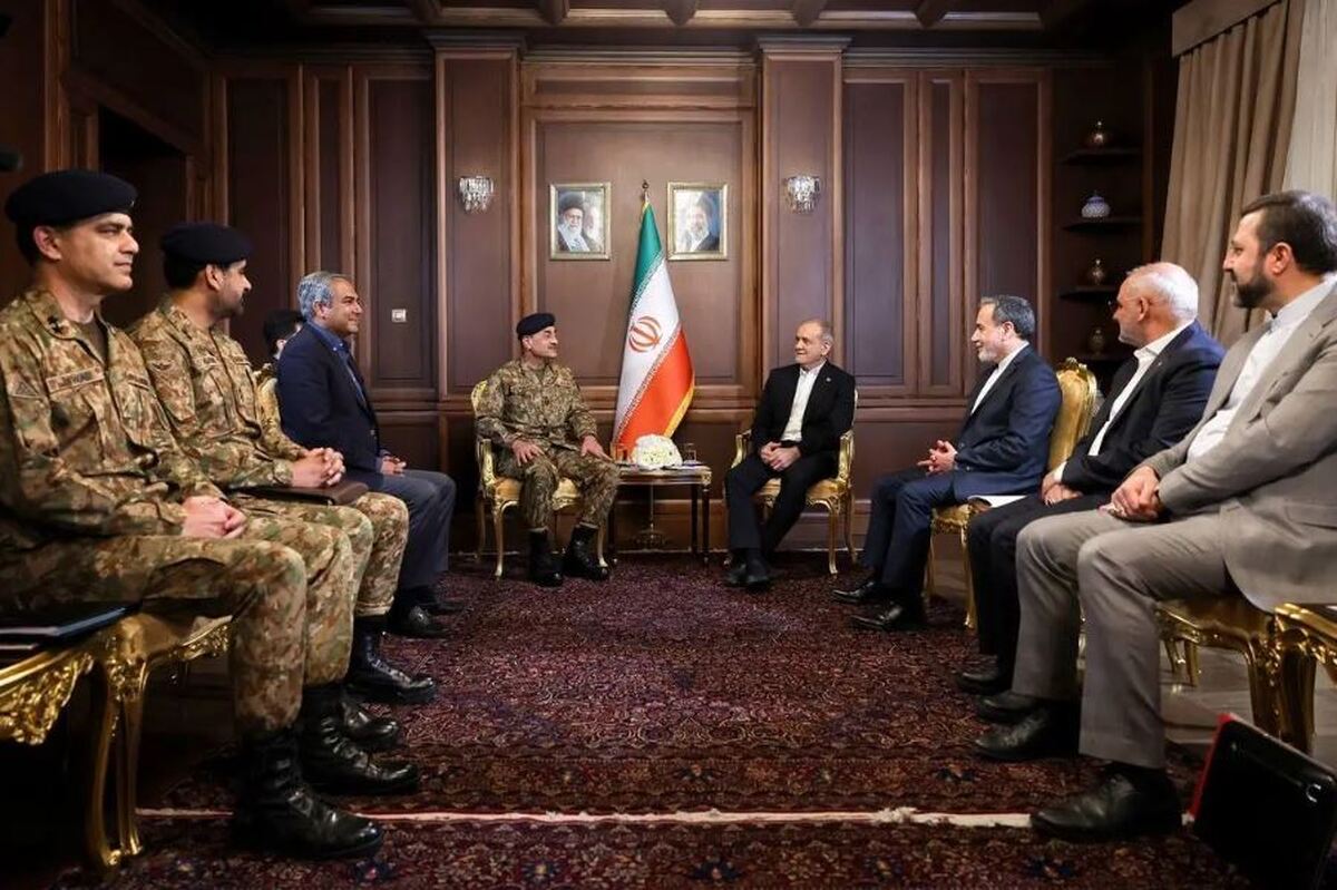 دیدار فرمانده ارتش پاکستان با رئیس جمهور