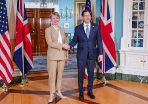 رایزنی وزرای خارجه آمریکا و انگلیس درباره ایران و تنگه هرمز