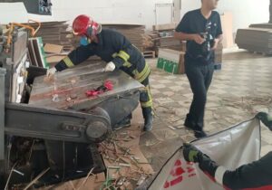 مرگ دلخراش کارگر ۳۰ ساله در دستگاه برش کارتن در مشهد