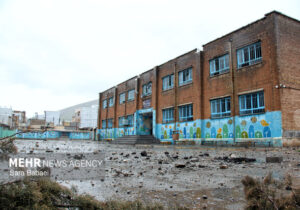 گزارش خبرنگار مهر از خسارات دبستان دخترانه سمیه روانسر در جنگ رمضان