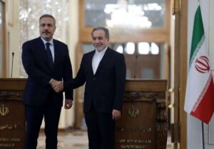 گفت‌وگوی عراقچی با هاکان فیدان، وزیر خارجه ترکیه