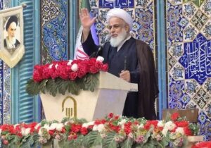 امام جمعه آبیک: تعطیلی مجلس در شرایط فعلی به معنای ضعف قوه مقننه است