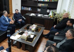 تجلیل مخبر از دو قهرمان پرافتخار وزنه‌برداری کشور