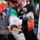 تجمع‌کنندگان میدان انقلاب ۱۰۰ زائر اولی کربلا را بدرقه کردند