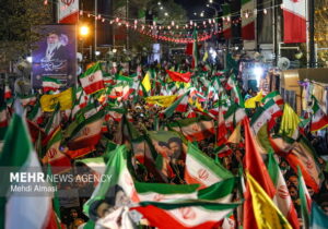 تداوم تجمع شبانه زنجانی‌ها در حمایت از وطن