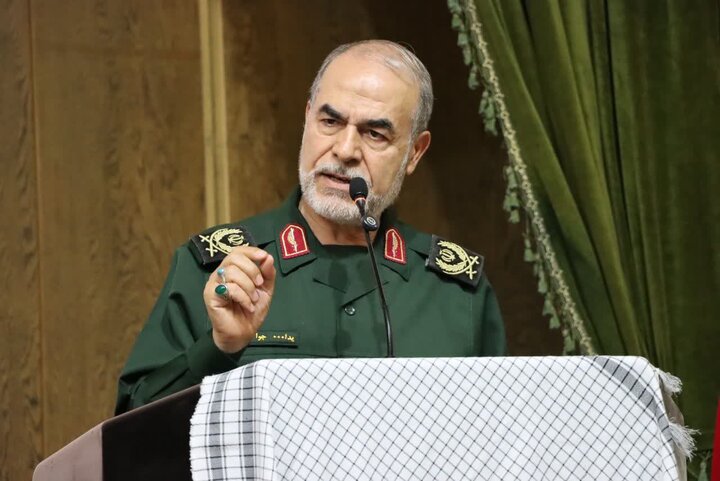 جوانی: ایران با اعمال حاکمیت بر تنگه هرمز متجاوزان را تنبیه میکند