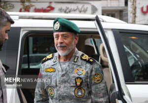 دریادار سیاری: تنها راه موفقیت، ادامه راه شهداست