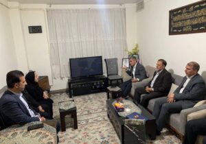 دیدار نماینده ویژه رئیس مجلس با خانواده شهدای جنگ رمضان در کردستان