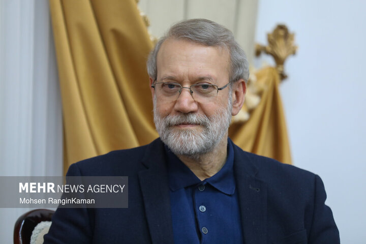 شهید  علی لاریجانی الگویی از بندگی و مسئولیت‌پذیری بود