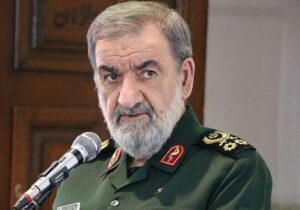 محسن رضایی: اجازه نمی‌دهیم آمریکا بدون پرداخت هزینه فرار کند