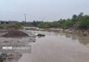 نجات ۴۰ مسافر از سیلاب فریمان