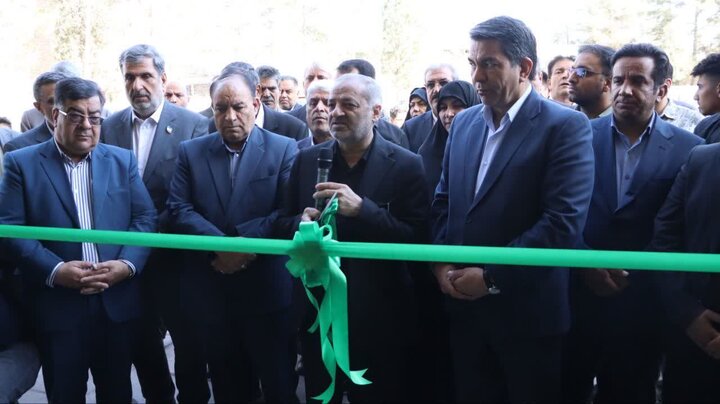 وزیر آموزش و پرورش دبستان ۱۲ کلاسه خیرساز حافظ را در کرمان افتتاح کرد