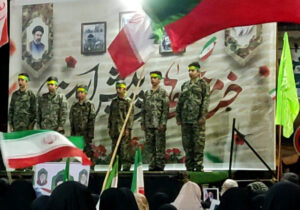 پسران لنگرود با دلتنگی برای رهبر شهید خواندند