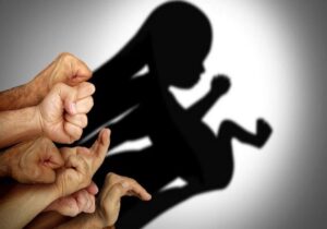 پشت تصمیم به سِقط چه میگذرد؟ روایت یک گروه مردمی از نجات جنینها