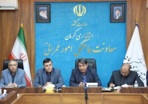 استاندار کرمان: صنایع بزرگ در اجرای نیروگاه‌های خورشیدی عقب مانده‌اند