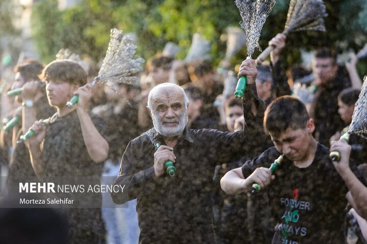 بام ایران سیاهپوش محرم شد؛ روایت «بعثت» و «فتح» در محافل حسینی بام ایران سیاهپوش محرم شد؛ روایت «بعثت» و «فتح» در محافل حسینی