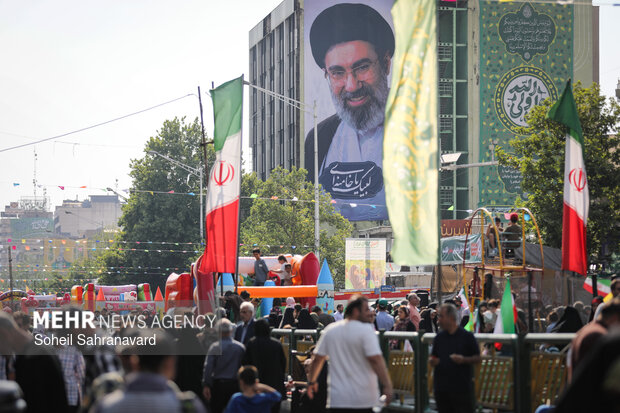 بیعت در امتداد بعثت؛تهرانی‌ها در مهمانی کیلومتری غدیر سنگ تمام گذاشتند