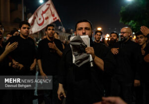 تلاقی اندوه حسینی و سوگ شهدای انقلاب در تجمعات مشهد