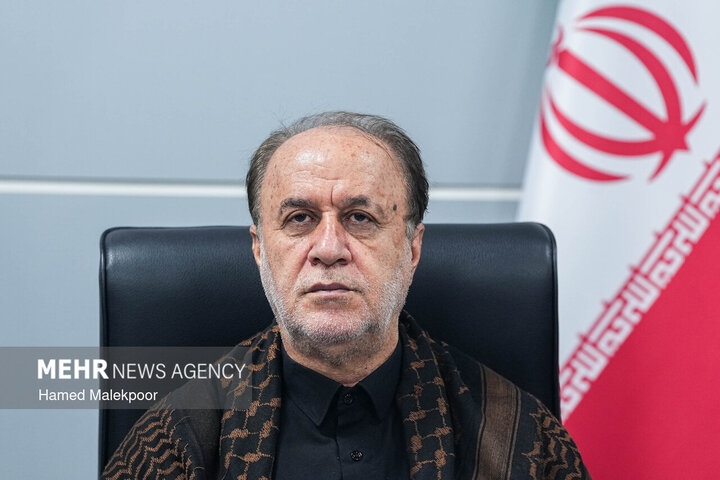 حاجیبابایی: دولت وضعیت استخدامی معلمان را تعیین تکلیف کند