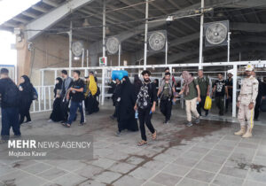 حضور پرشور زوار حسینی در مرز مهران