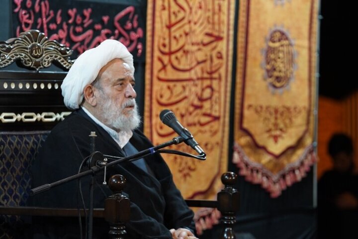 شیخ حسین انصاریان: چشمی که بر حسین (ع) گریه کند در قیامت گریان نیست