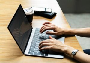 مذاکره با دستگاه‌ها برای توسعه صادرات محصولات فریلنسرها