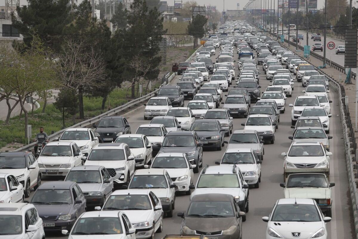 آخرین وضعیت ترافیکی محور‌های مواصلاتی در آستانه مراسم تشییع رهبر شهید / ورودی تهران قفل شد