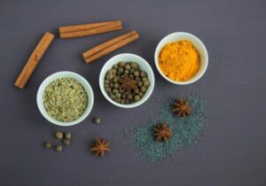 تحلیل بازار جهانی انواع ادویه‌ در سال ۲۰۲۵؛ زعفران همچنان گران ‌ترین ادویه جهان است