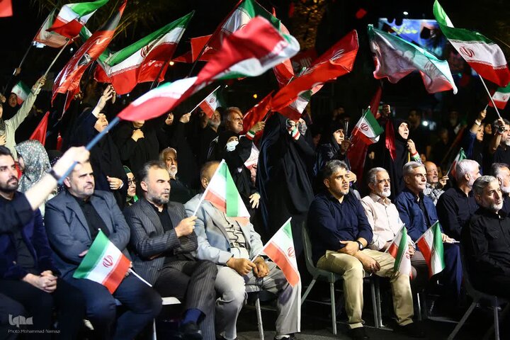 جمع خوانی فعالان قرآنی به یاد رهبر شهید