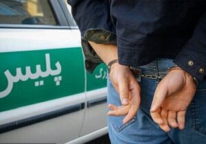 دستبند پلیس بر دستان متهمان تحت تعقیب در گنبدکاووس