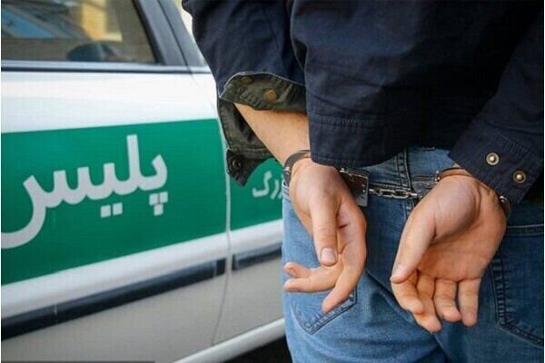 دستبند پلیس بر دستان متهمان تحت تعقیب در گنبدکاووس