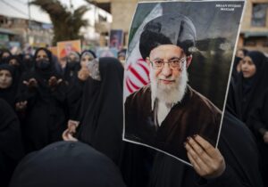 «شبکه خبر ۲» در خدمت پوشش مراسم وداع و تشییع / پخش زنده ۲۴ ساعته آغاز شد