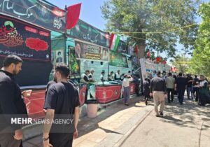 مواکب بلوار رضوی بجنورد در حال خدمترسانی به زائران رهبر شهید