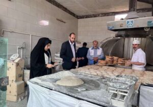 نانوایی‌های سیار در مسیر تشییع مستقر می‌شوند