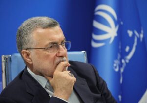 آقای وزیر؛ بیمار با سیاست درمان نمیشود!