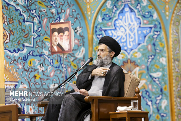حسینی قمی:آیتالله شبیری زنجانی علم رابا تواضع وخدمت به مردم همراه کرد